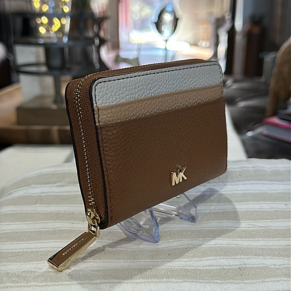 Authentic Michael Kors Women’s Small Jet Set Tri-Color Wallet, EUC - Picture 6 of 14